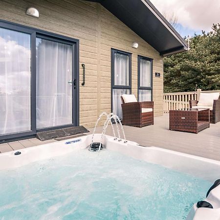 Ashworth Lodge With Hot Tub Barmby on the Moor Luaran gambar