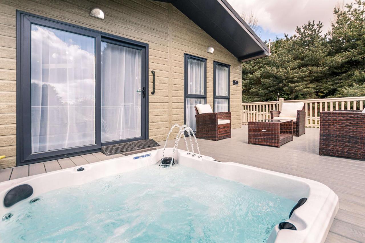 Ashworth Lodge With Hot Tub Barmby on the Moor Luaran gambar