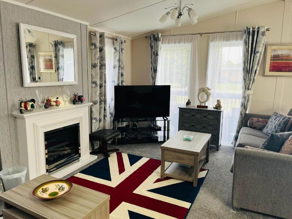 Ashworth Lodge With Hot Tub Barmby on the Moor Bilik gambar