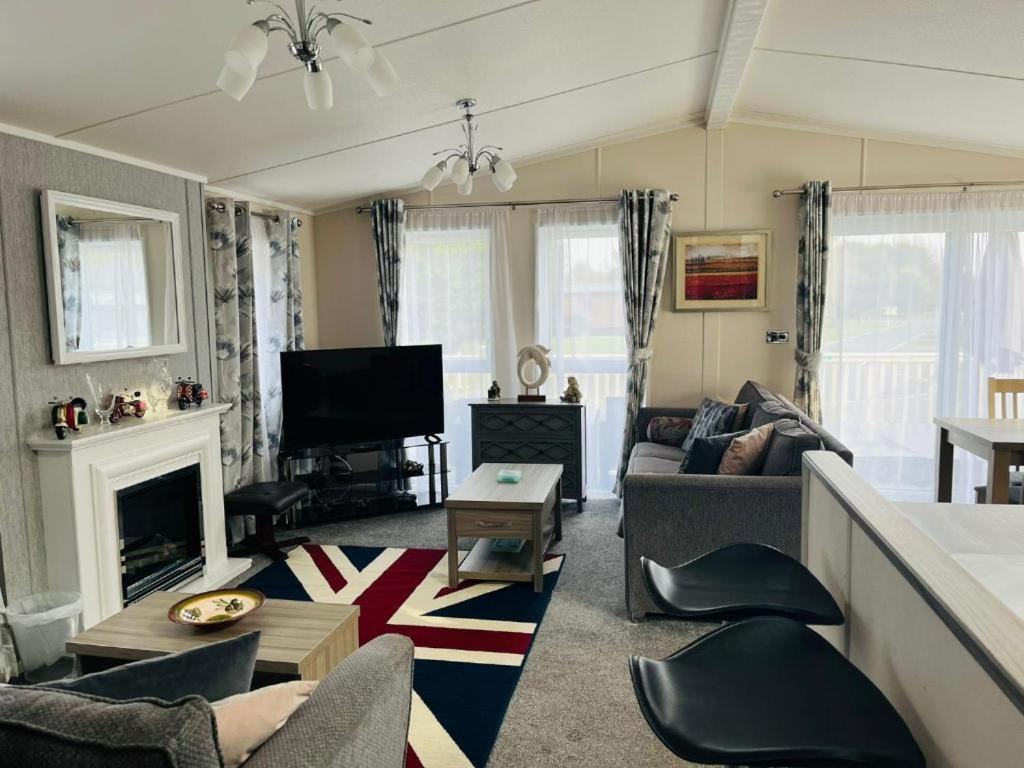 Ashworth Lodge With Hot Tub Barmby on the Moor Bilik gambar