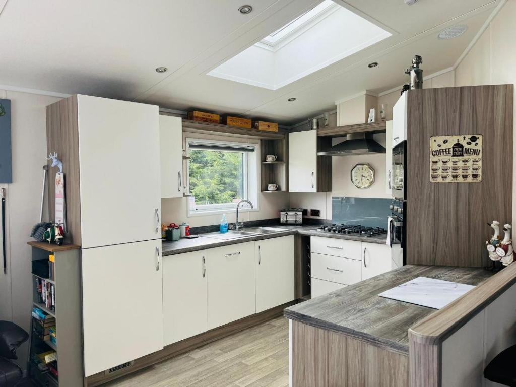 Ashworth Lodge With Hot Tub Barmby on the Moor Bilik gambar